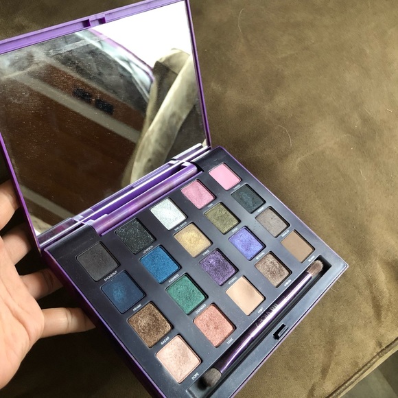 LIMITED EDITION URBAN DECAY UD VICE 2 EYESHADOW PALETTE MAKEUP EUC - Picture 2 of 9